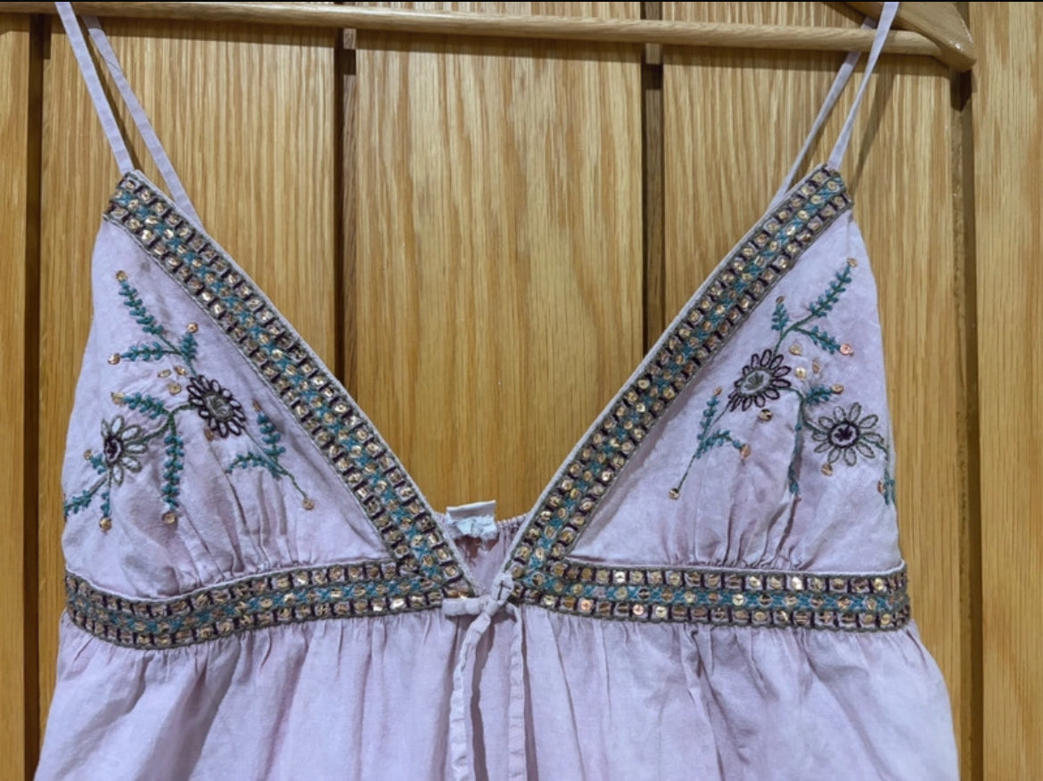 Kimchi Blue Maddie embroidered babydoll мини рокля