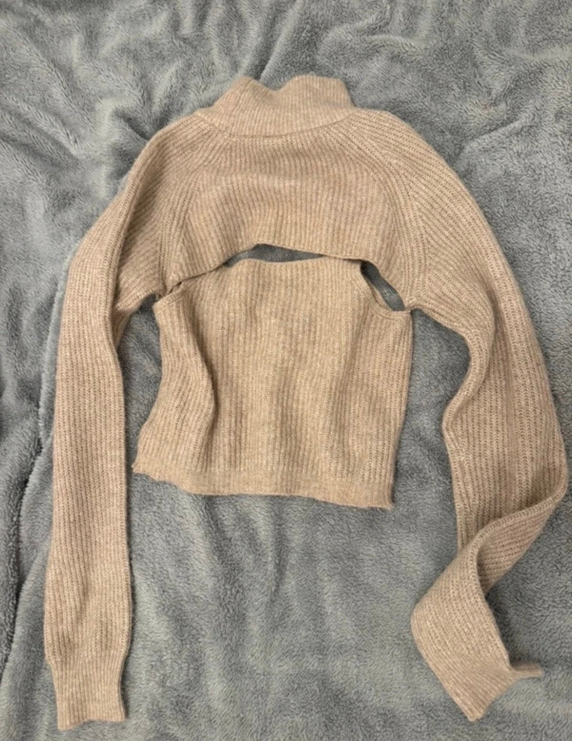 Бежов плетен комплект Urban Outfitters с cut-out дизайн