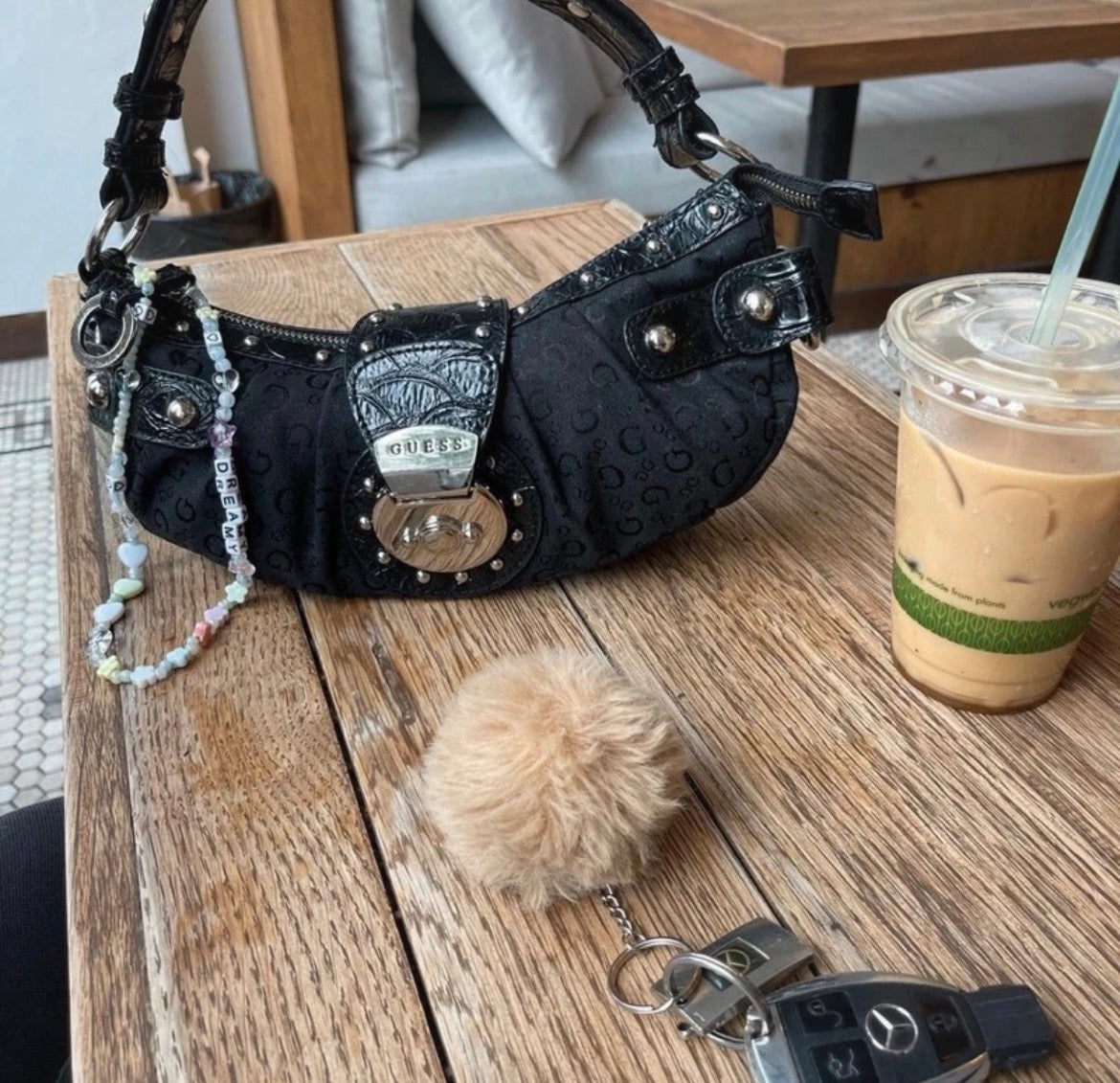 Vintage GUESS Monogram Mini Shoulder чанта