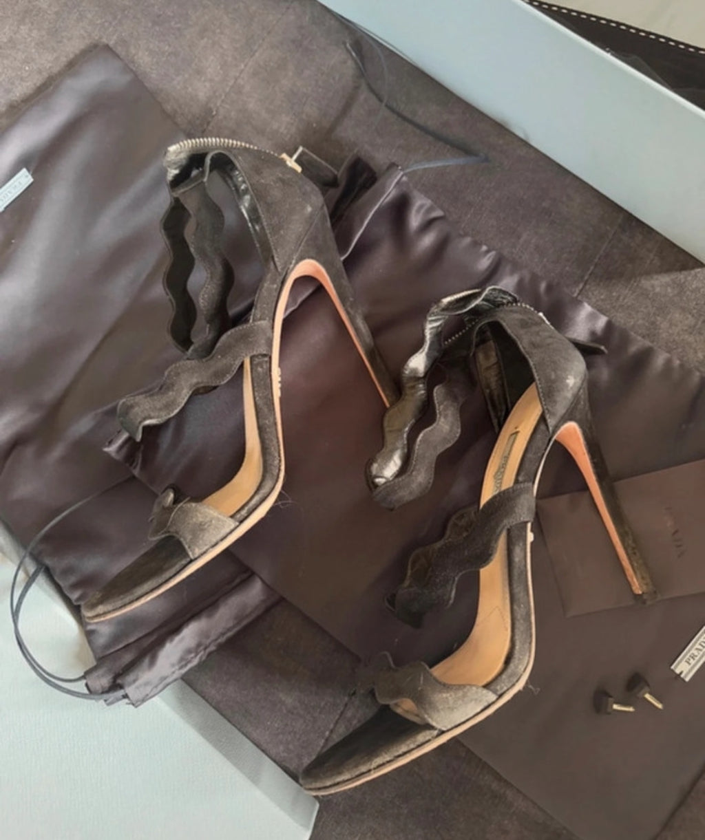 Prada Scallop сандали на висок ток - 38