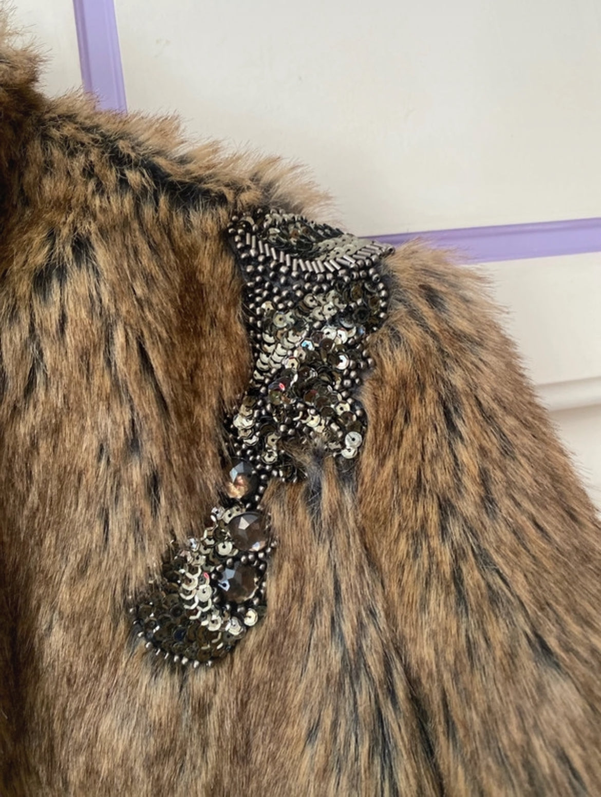Jarlo Embellished Faux Fur Cropped яке