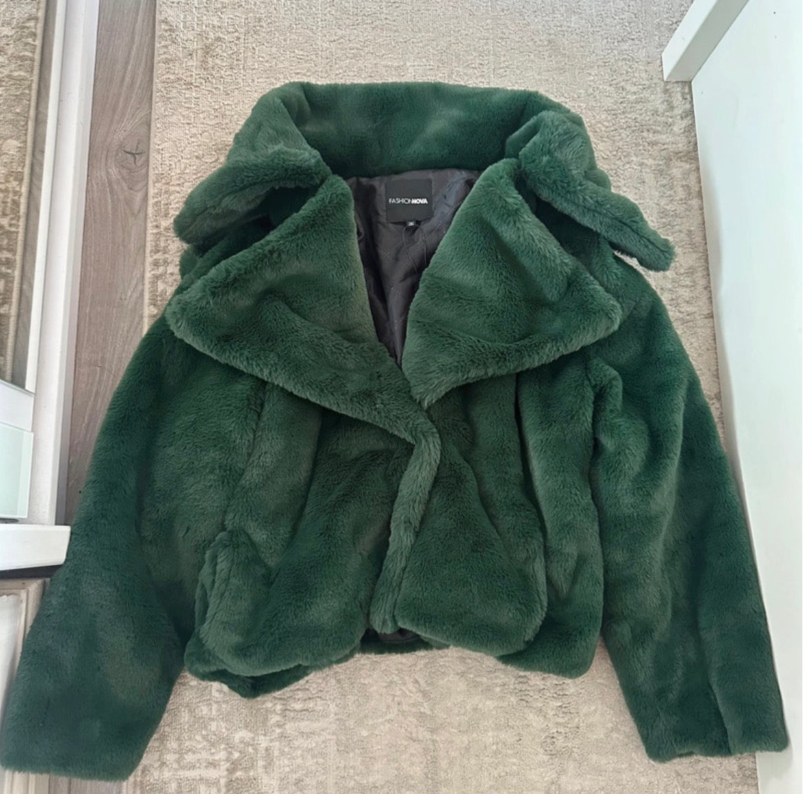 Fashion Nova Emerald Green Faux Fur яке