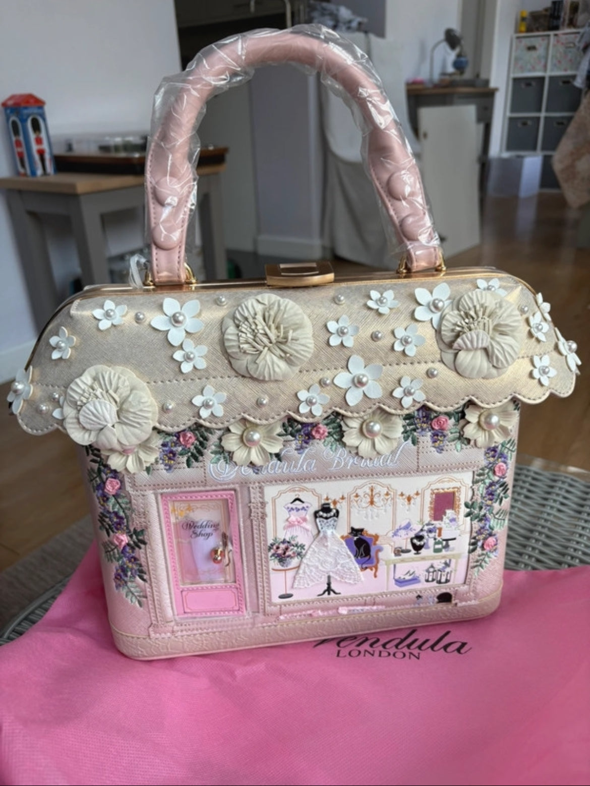 Лимитирана дизайнерска чанта Vendula London – The Wedding Shop