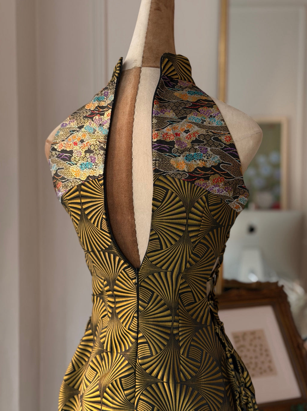 Дизайнерска мини рокля Kim Shui – Halter Brocade рокля