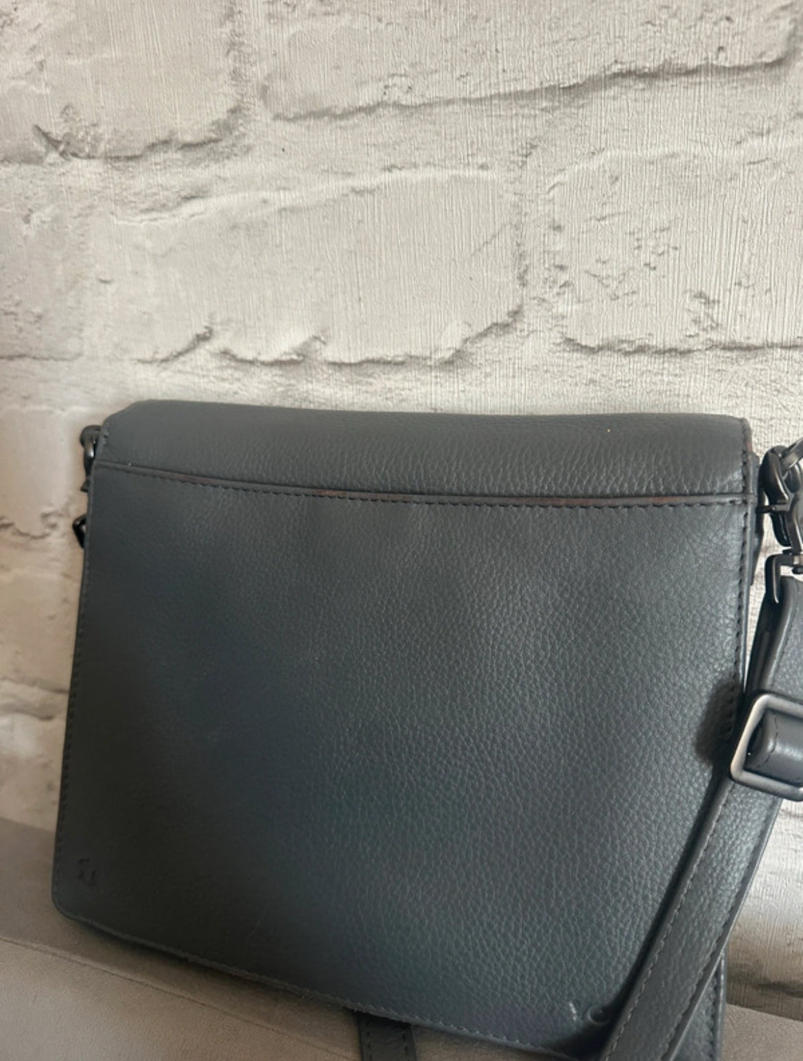 Кожена crossbody чанта Yoshi Brontë Bookworm