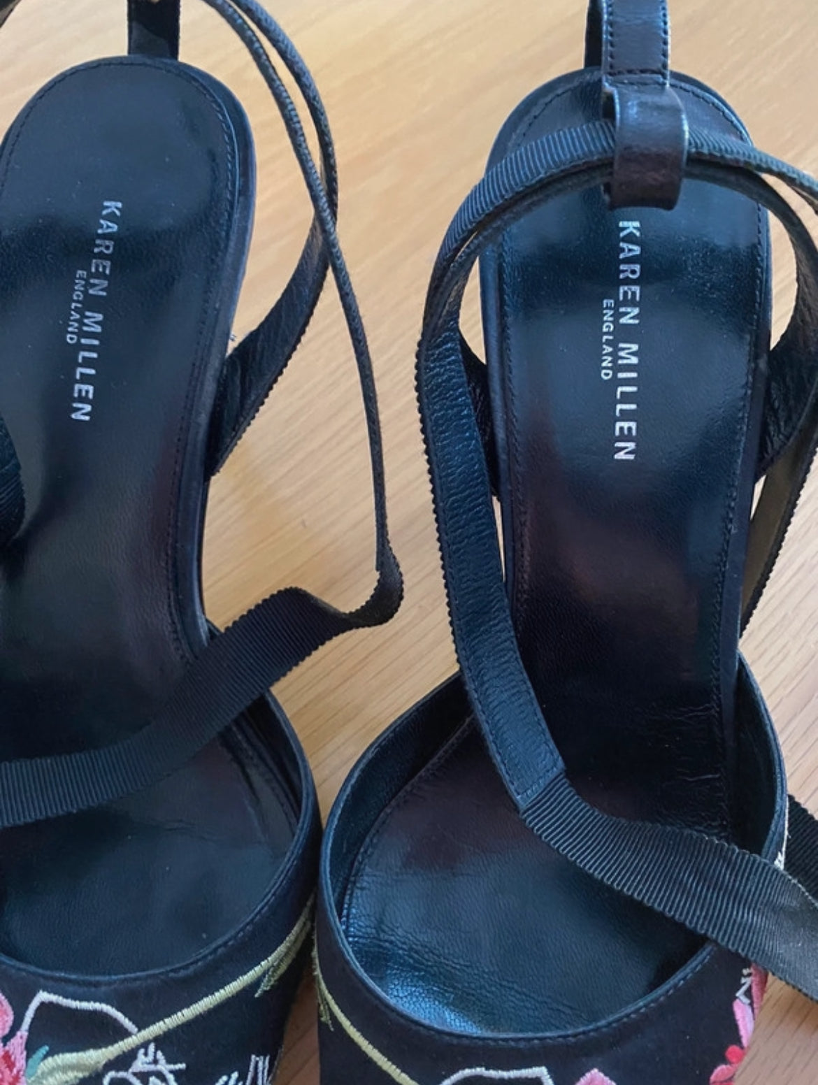 Сатенени обувки Karen Millen