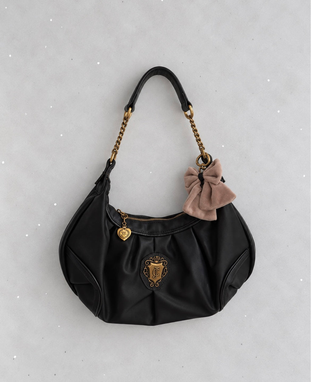 Juicy Couture Y2K кафява hobo чанта със златисти детайли