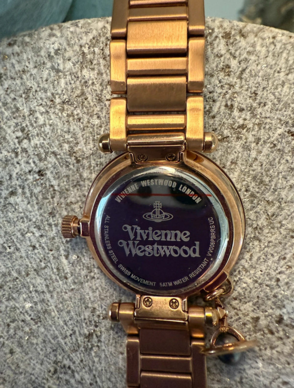 Vivienne Westwood Mother Orb часовник в rose-gold нюанс
