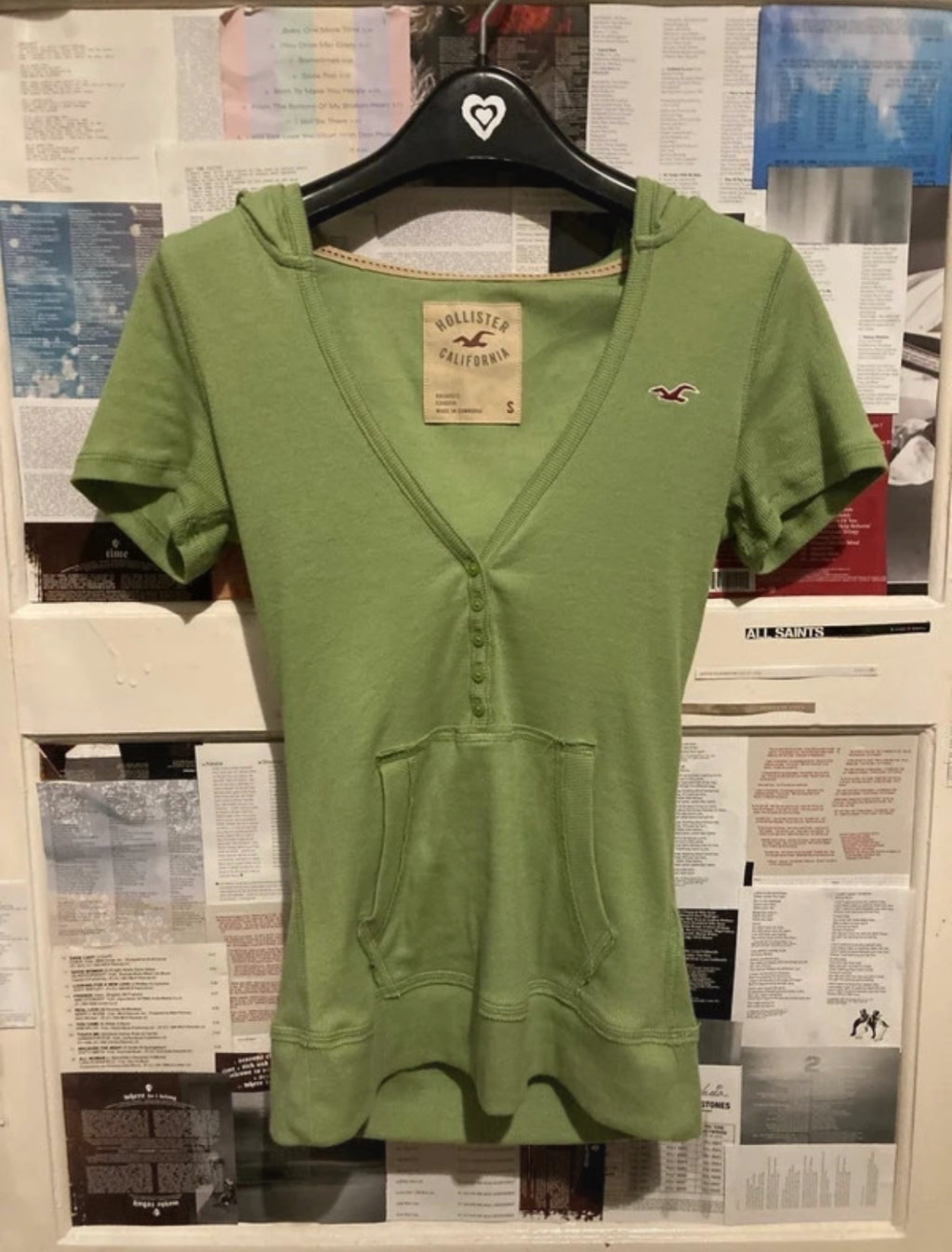 Hollister блуза с къс ръкав и качулка