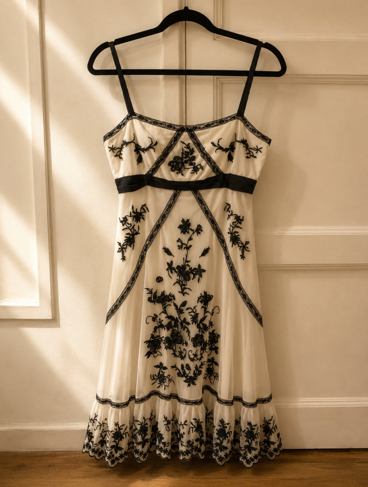 Елегантна дизайнерска рокля BCBGMAXAZRIA