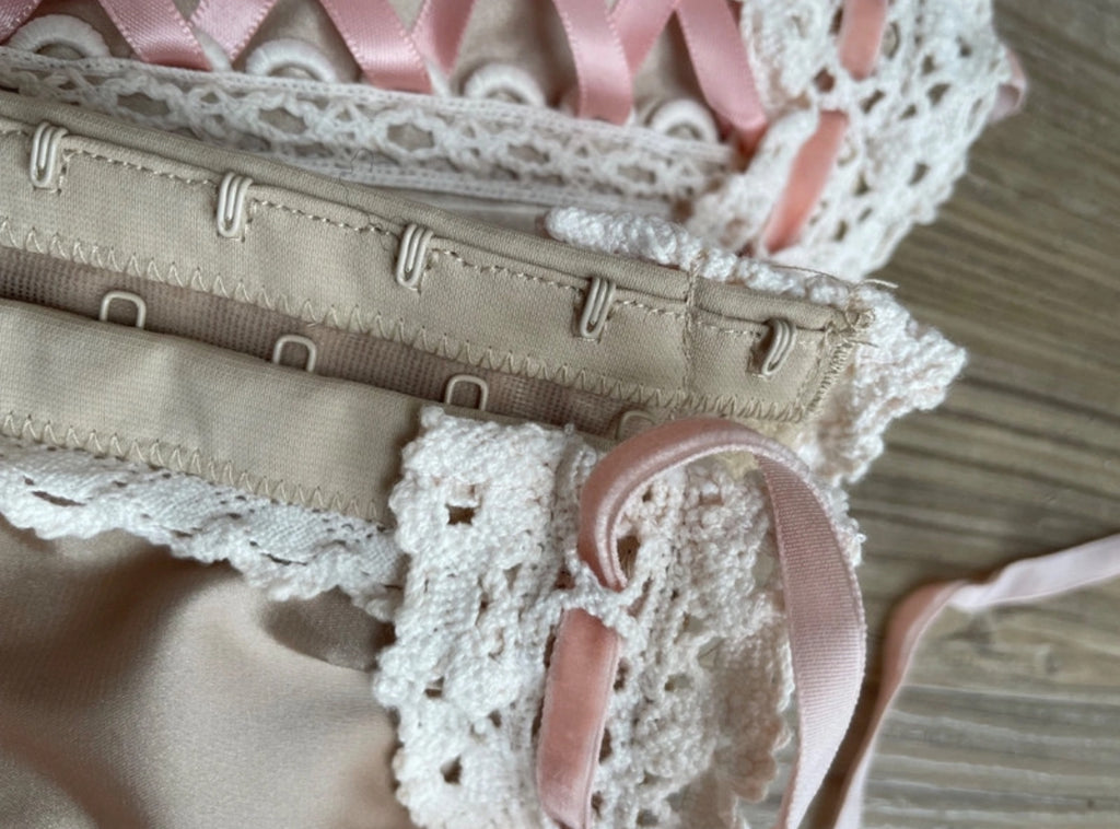Urban Outfitters Light Before Dark дантелен корсетен топ