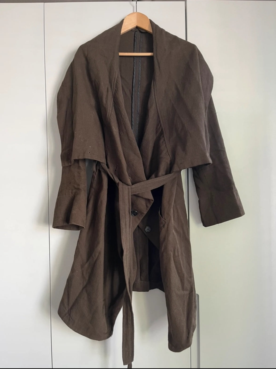 Палто тип wrap на Ann Demeulemeester от лека вълна с колан