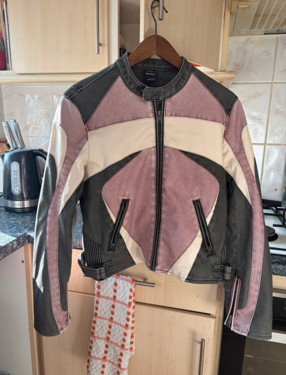 Яке iets frans… by Urban Outfitters в biker / moto стил