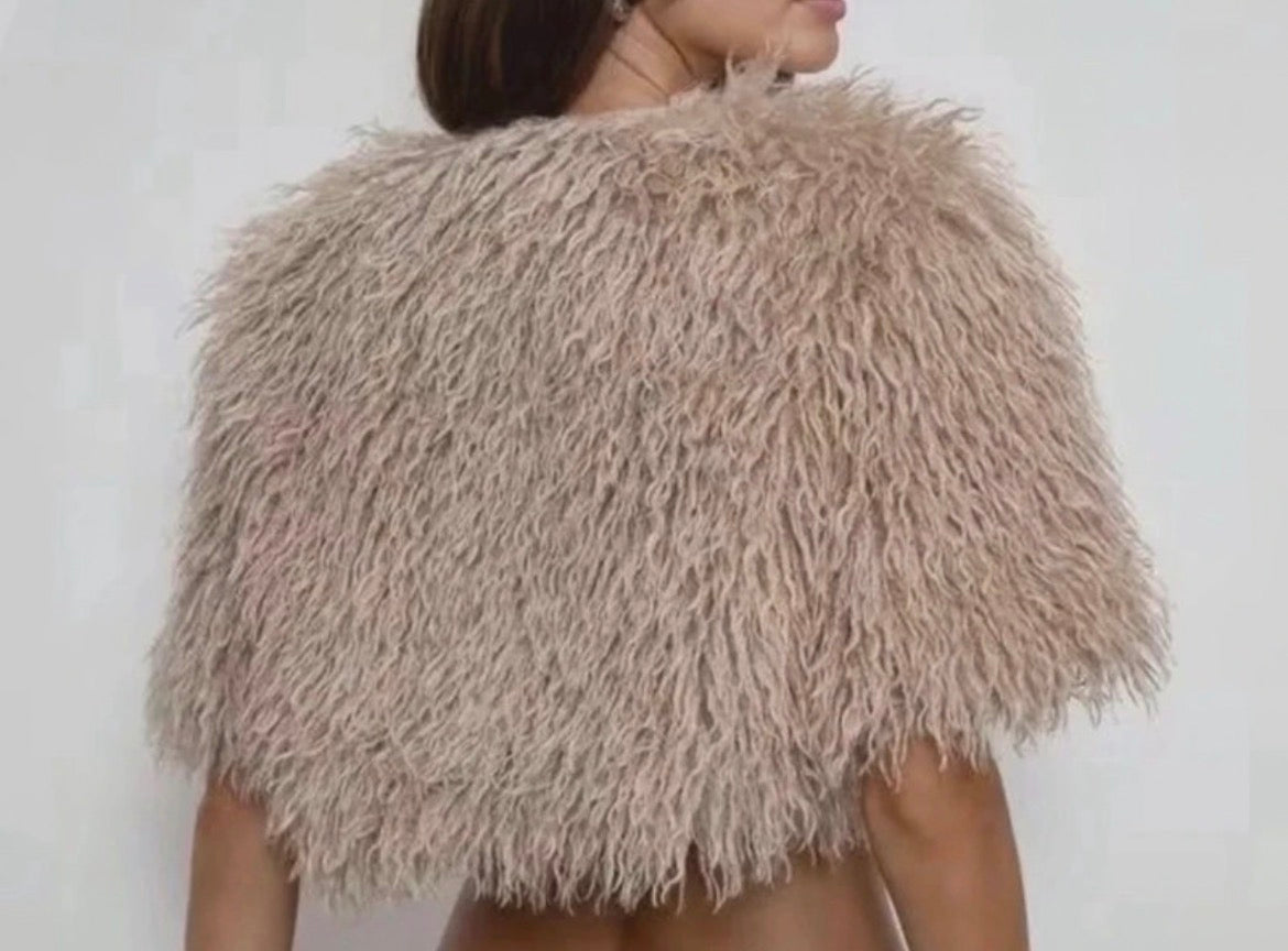 ASOS DESIGN Shaggy Faux Fur Buckle топ