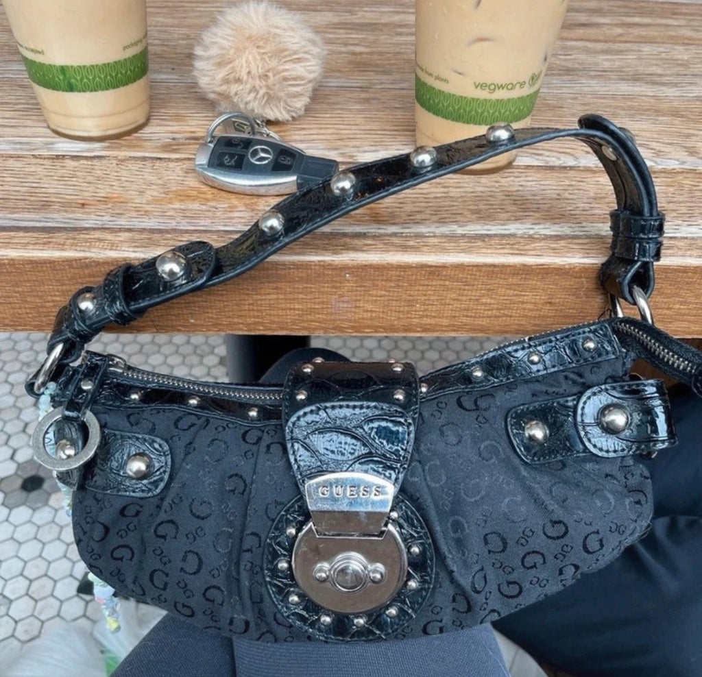 Vintage GUESS Monogram Mini Shoulder чанта