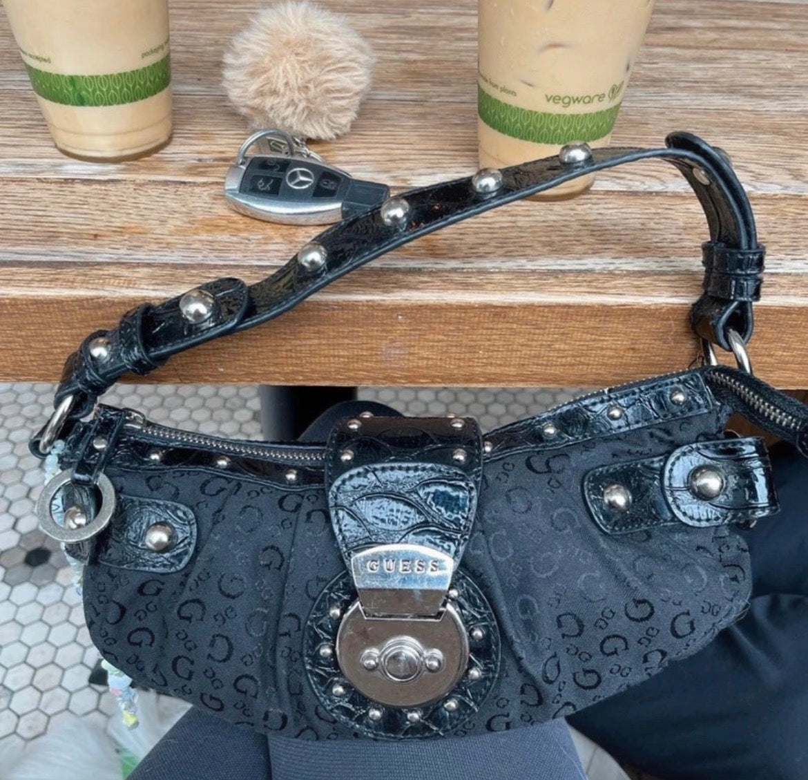 Vintage GUESS Monogram Mini Shoulder чанта
