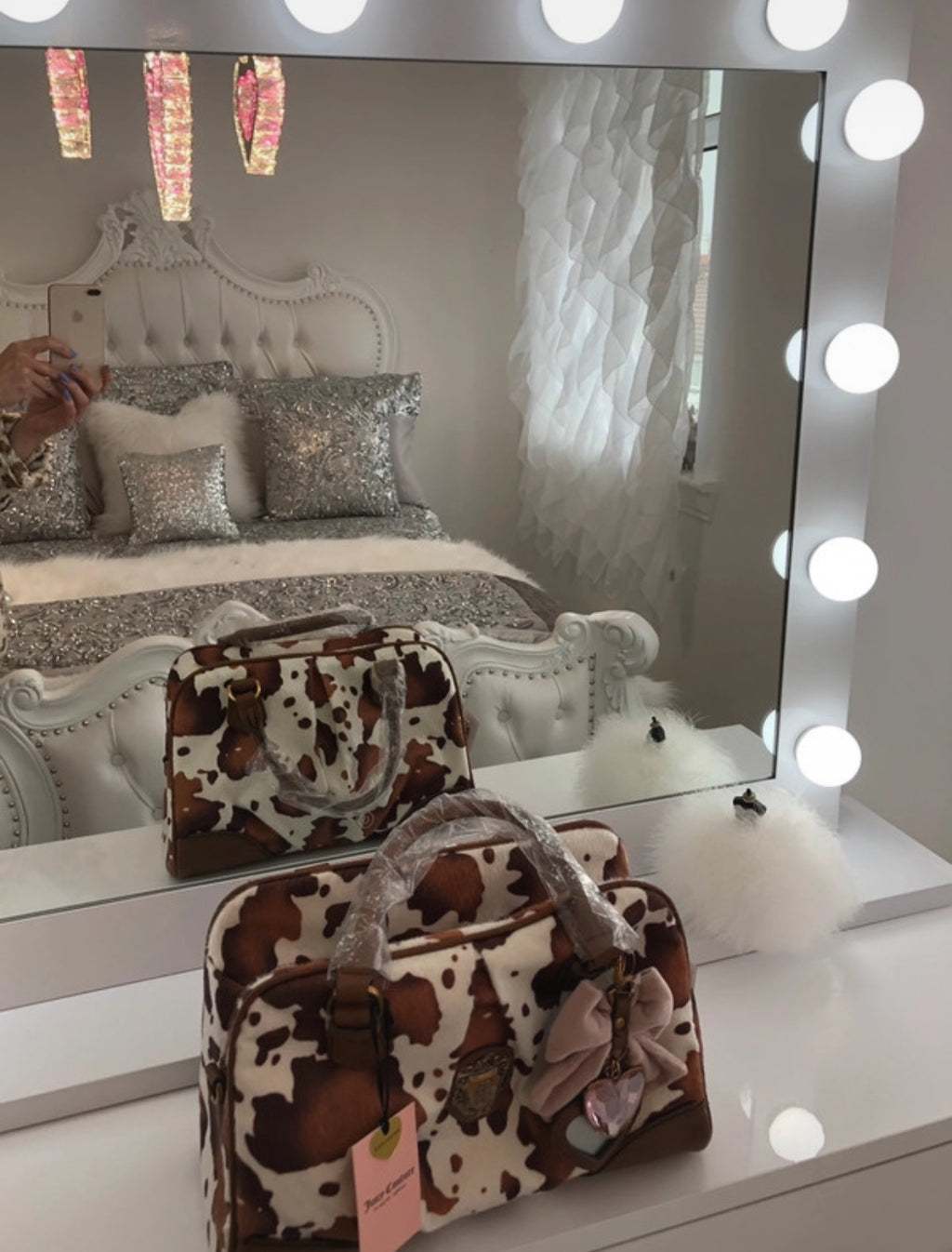 Чанта Juicy Couture Romance Cow Satchel с ефектен косъм с принт тип cow print