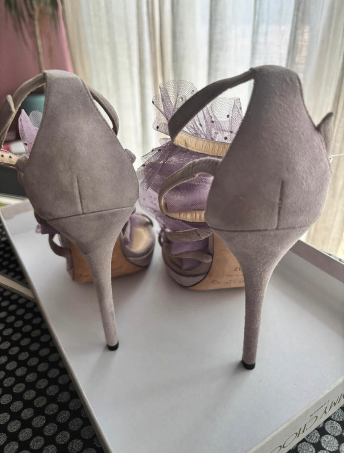 Jimmy Choo дизайнерски сандали на ток с лилав тюл и кристали