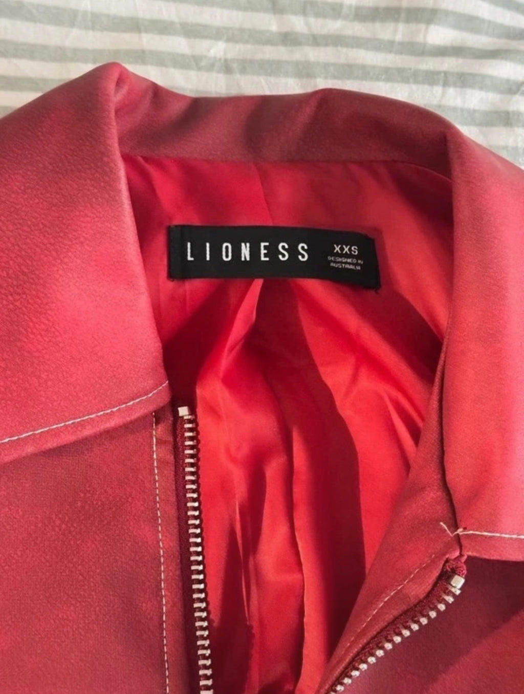 Червено bomber яке Lioness
