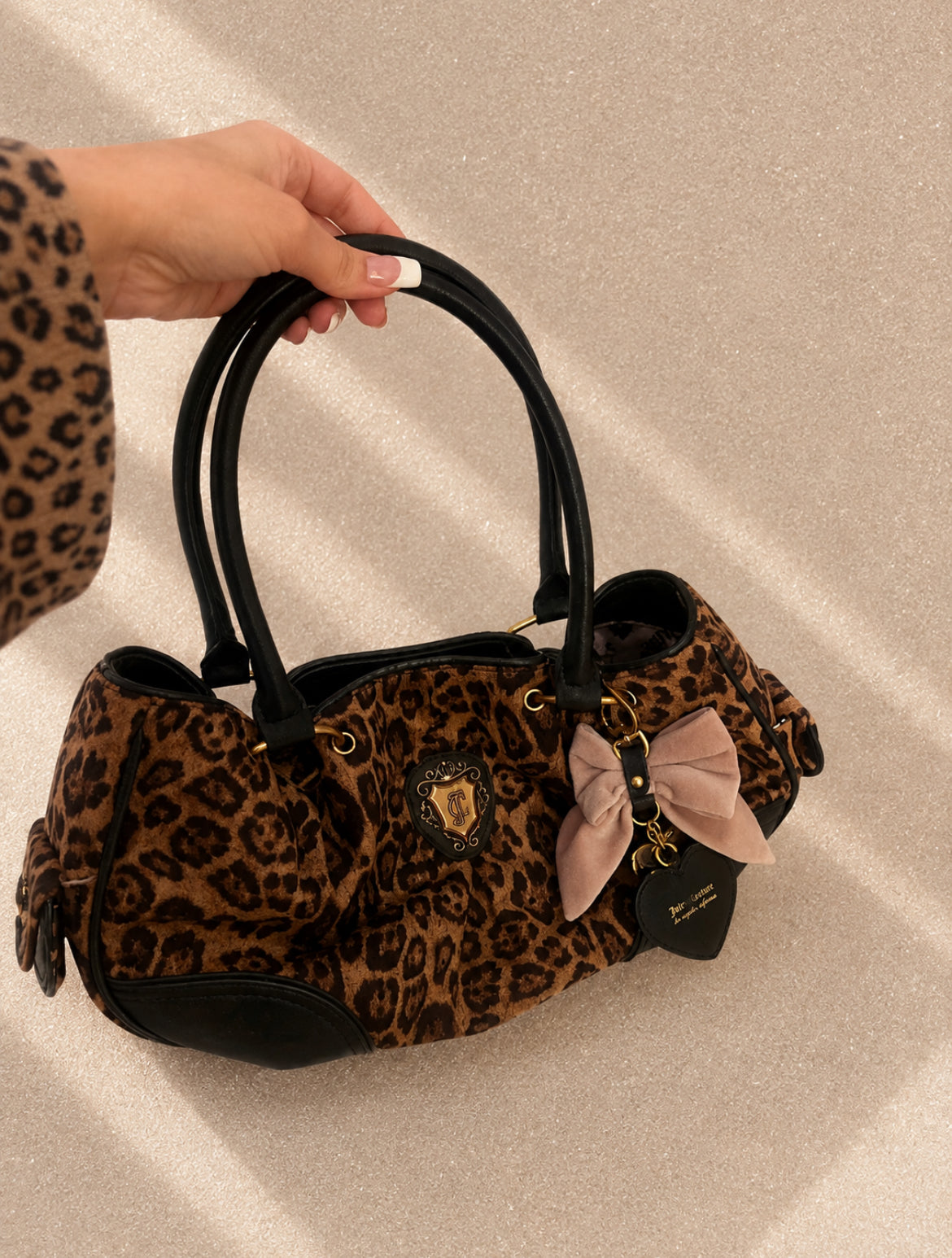 Juicy Couture леопардова bowler чанта