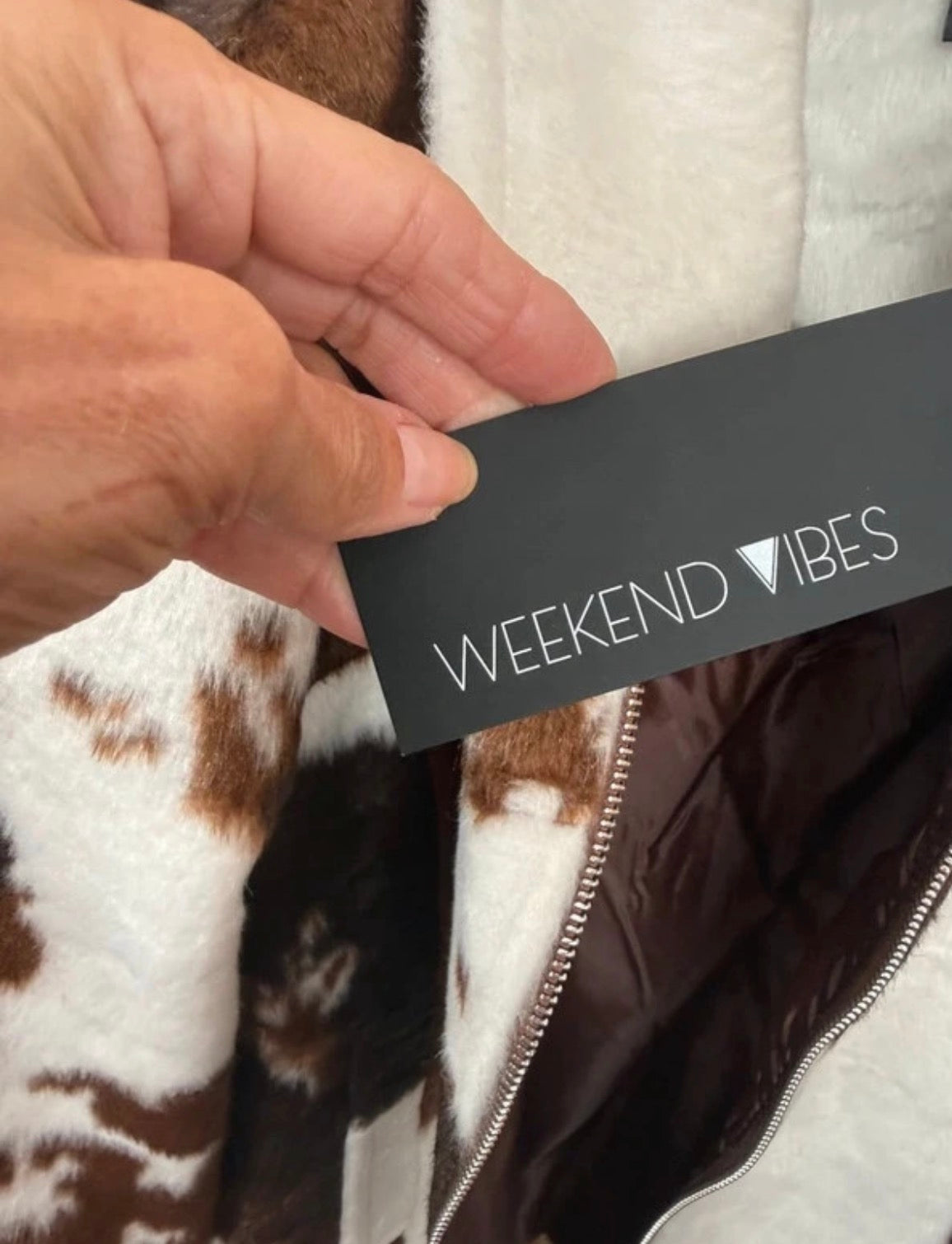 Пухкаво яке Weekend Vibes с кравешки принт в кафяво и бяло