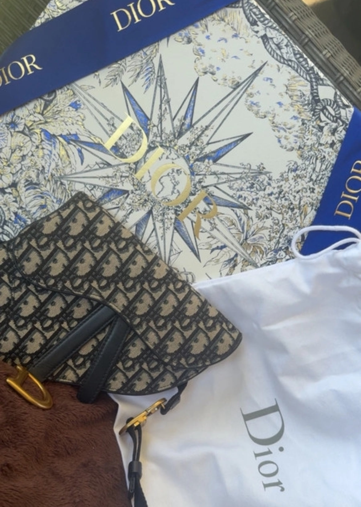 Dior Saddle чанта в емблематичния Blue Dior Oblique Jacquard