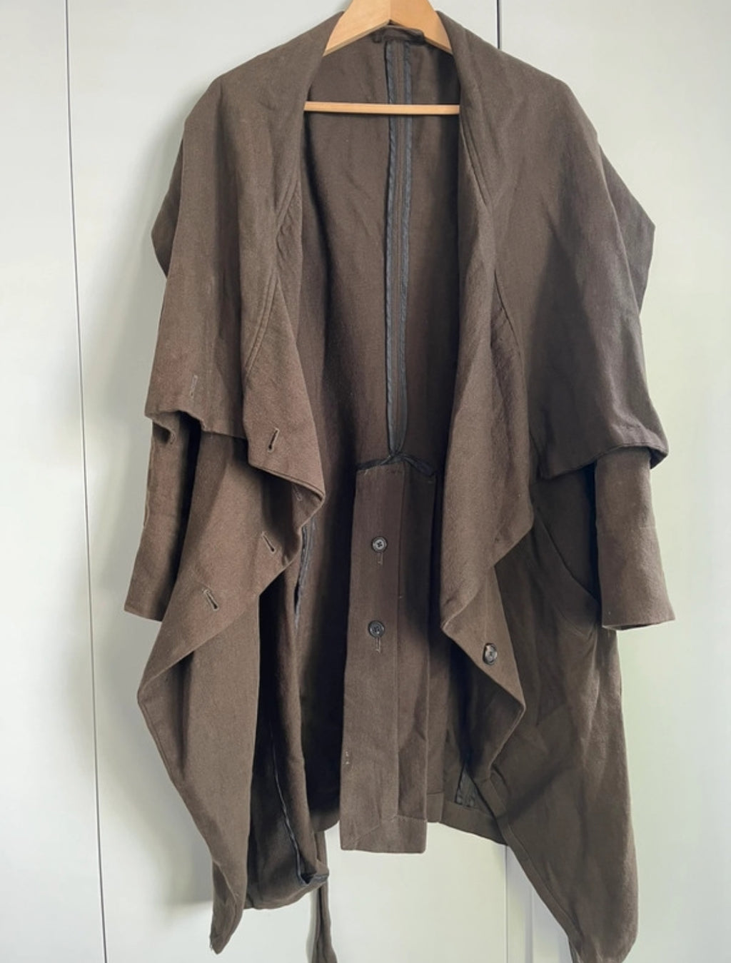 Палто тип wrap на Ann Demeulemeester от лека вълна с колан