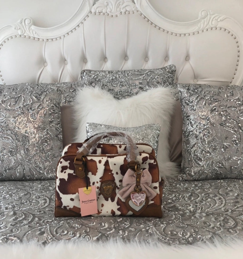 Чанта Juicy Couture Romance Cow Satchel с ефектен косъм с принт тип cow print