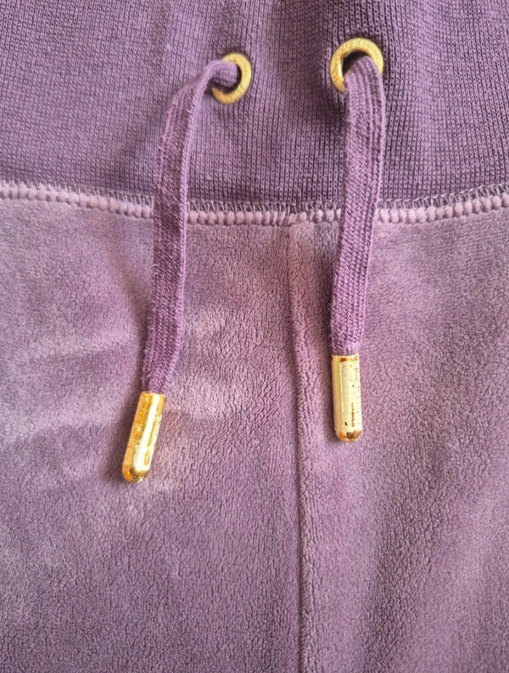 Велурен ангуг Juicy Couture в лилав нюанс