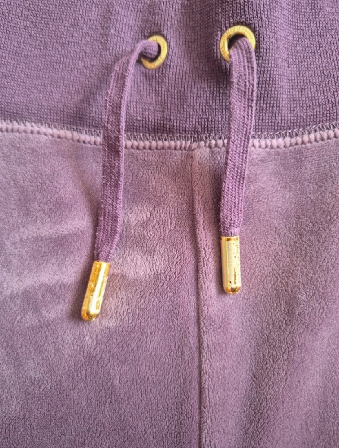 Велурен ангуг Juicy Couture в лилав нюанс