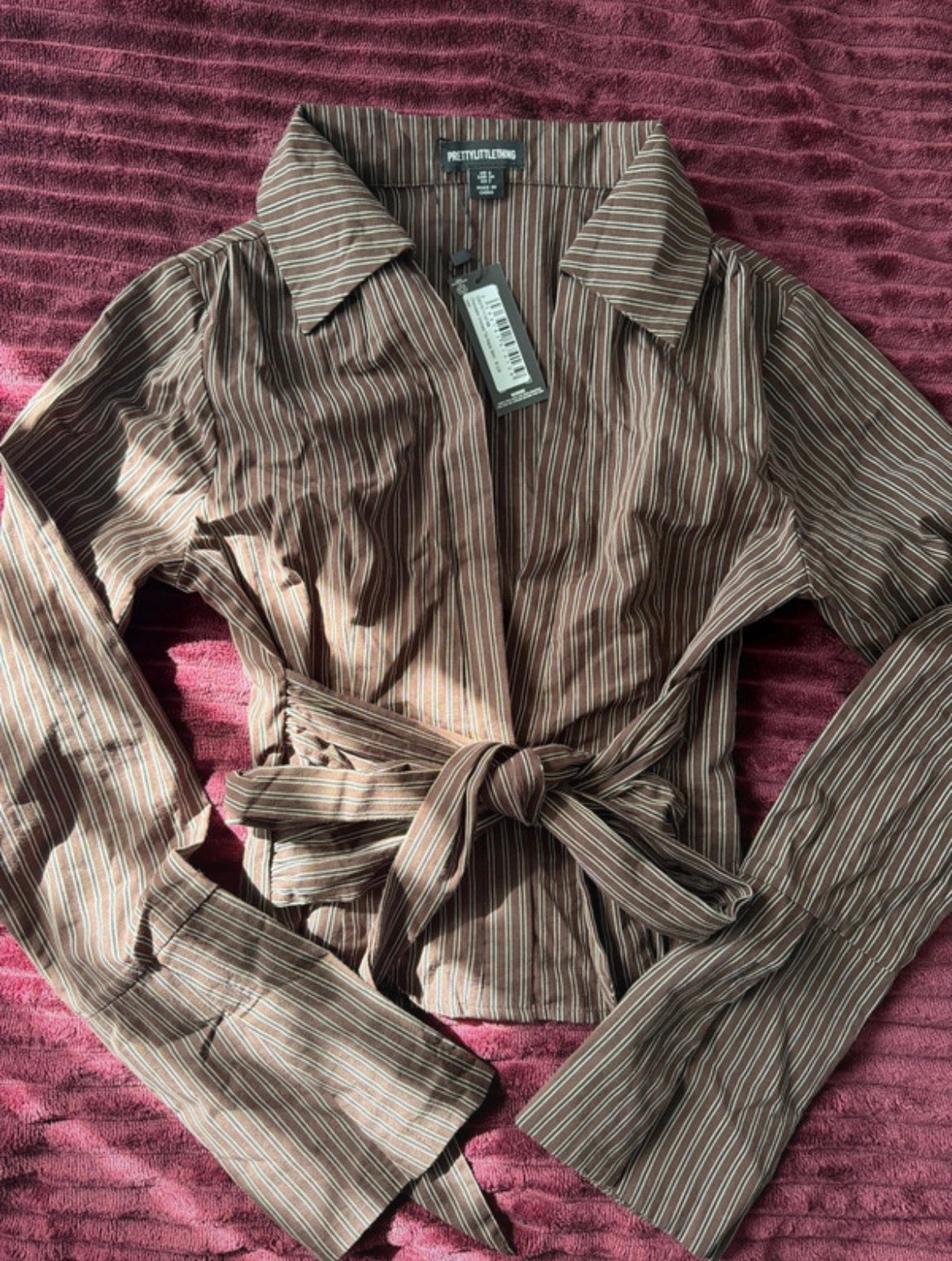 PrettyLittleThing Pinstripe Tie-Waist риза