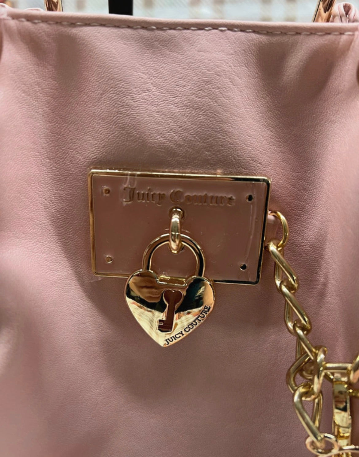 Juicy Couture Y2K розова чанта със златисти сърца и висулка