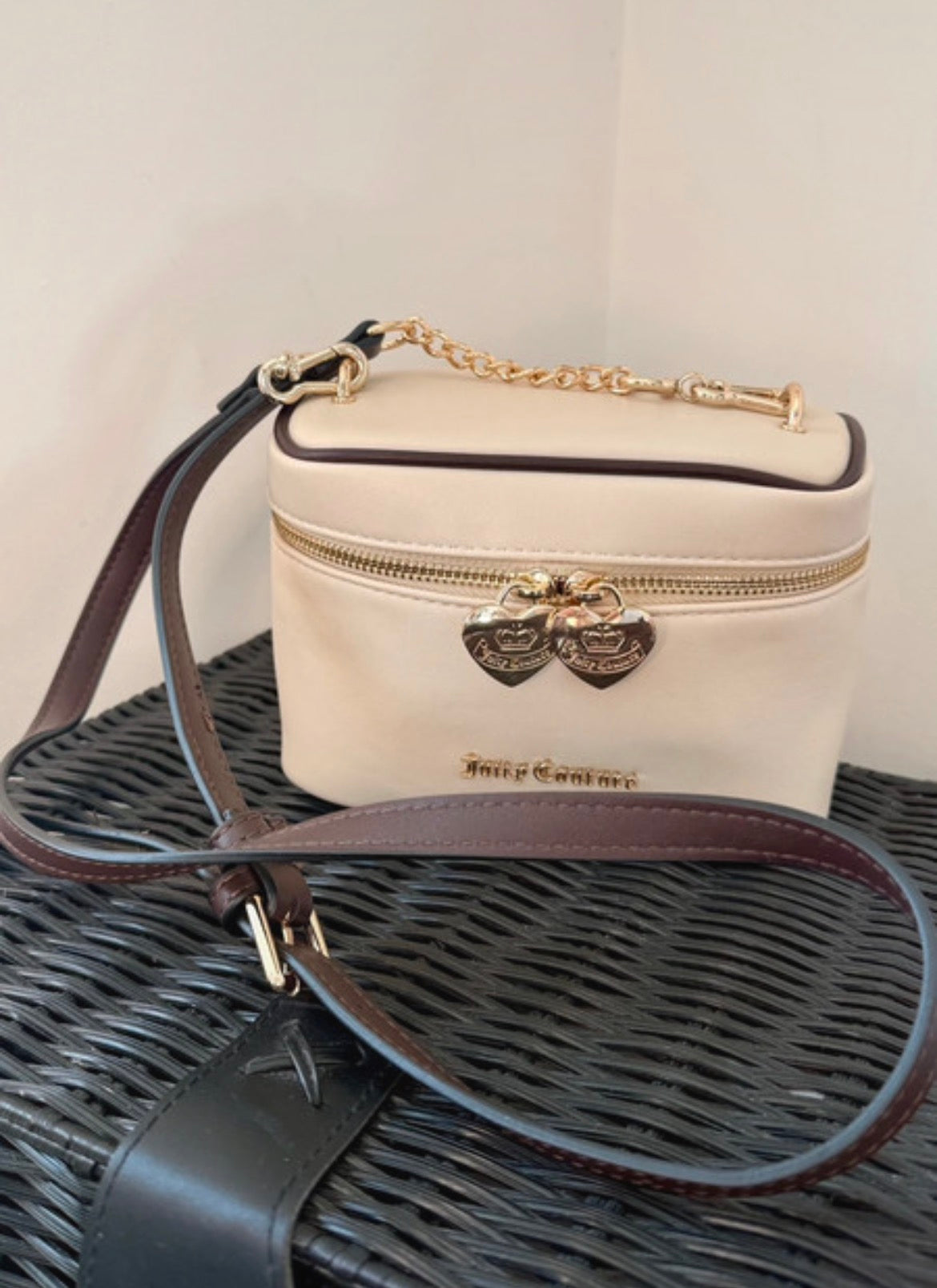Juicy Couture Ecru Vanity Crossbody чанта