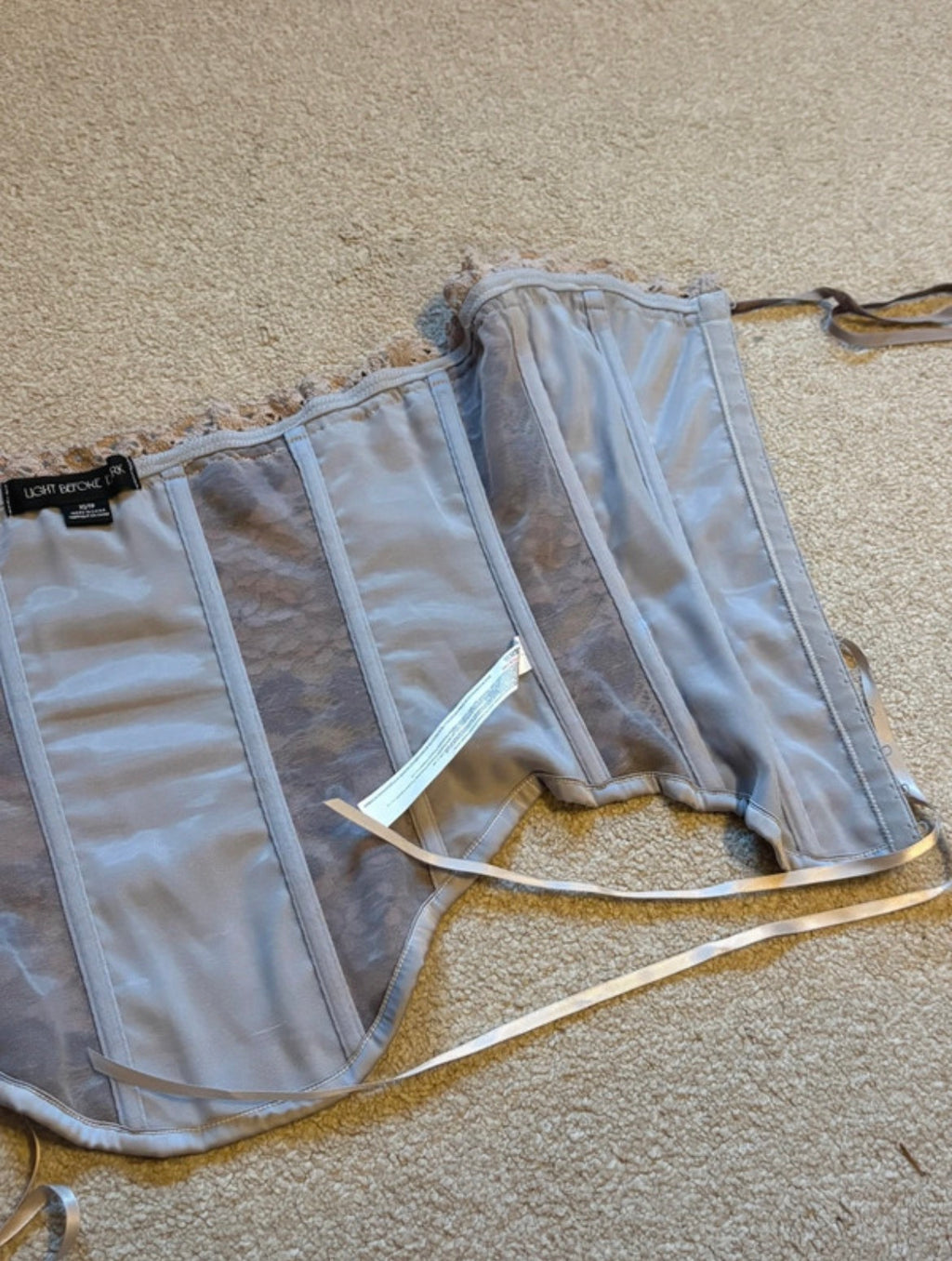 Urban Outfitters Light Before Dark корсет с дантела и сатенени връзки