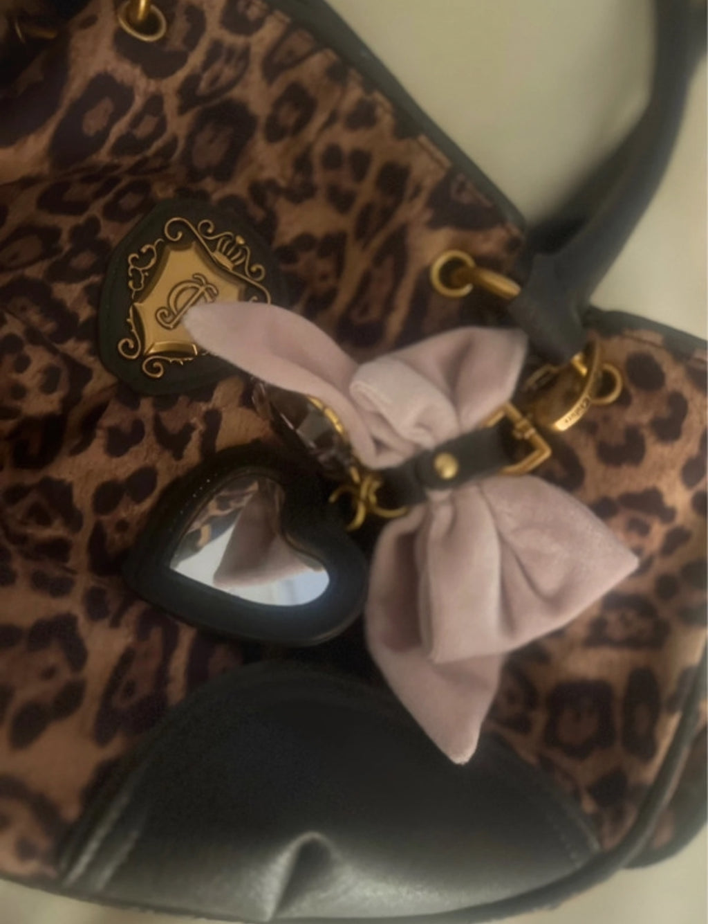 Juicy Couture леопардова bowler чанта