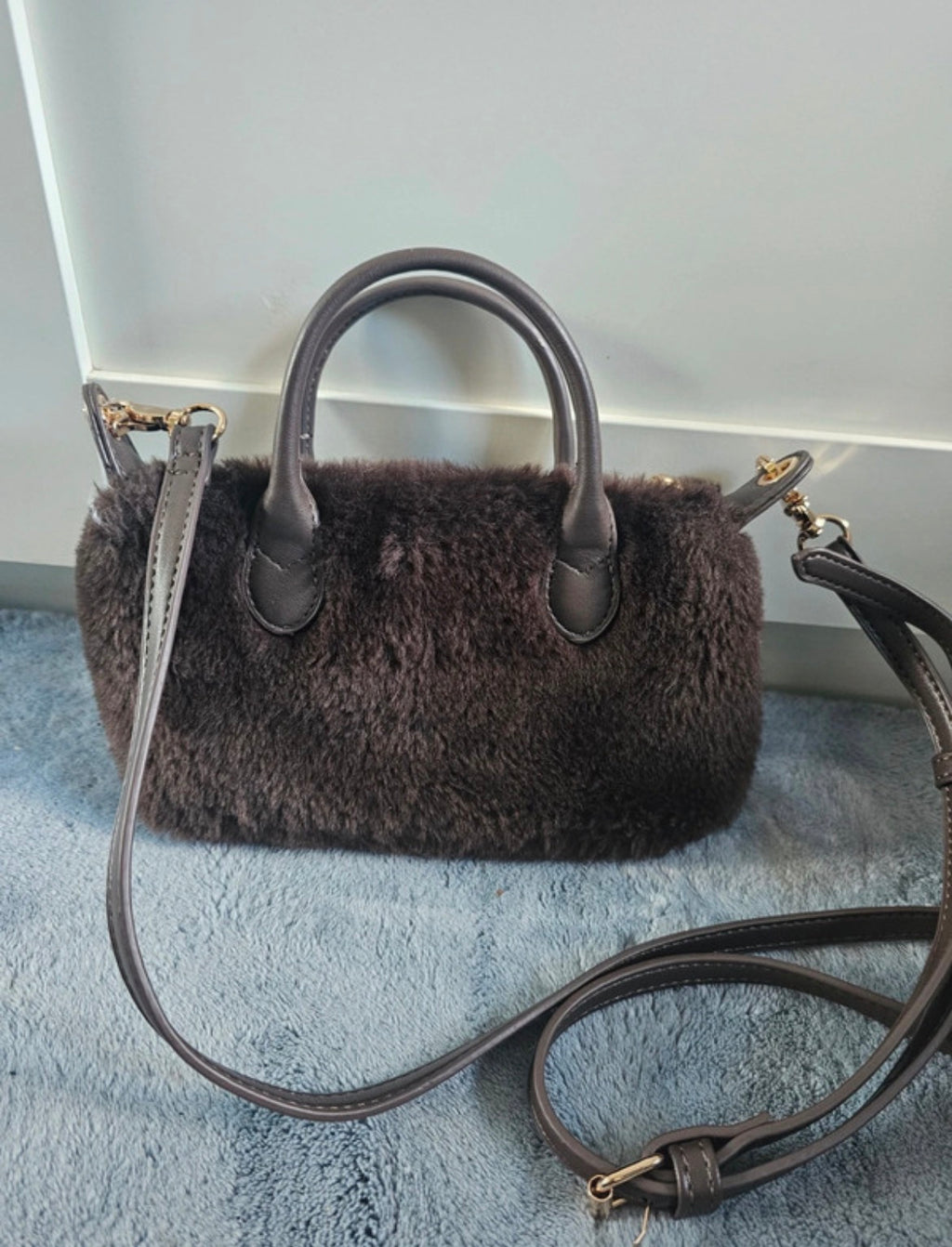 Dune Faux Fur Mini Crossbody чанта
