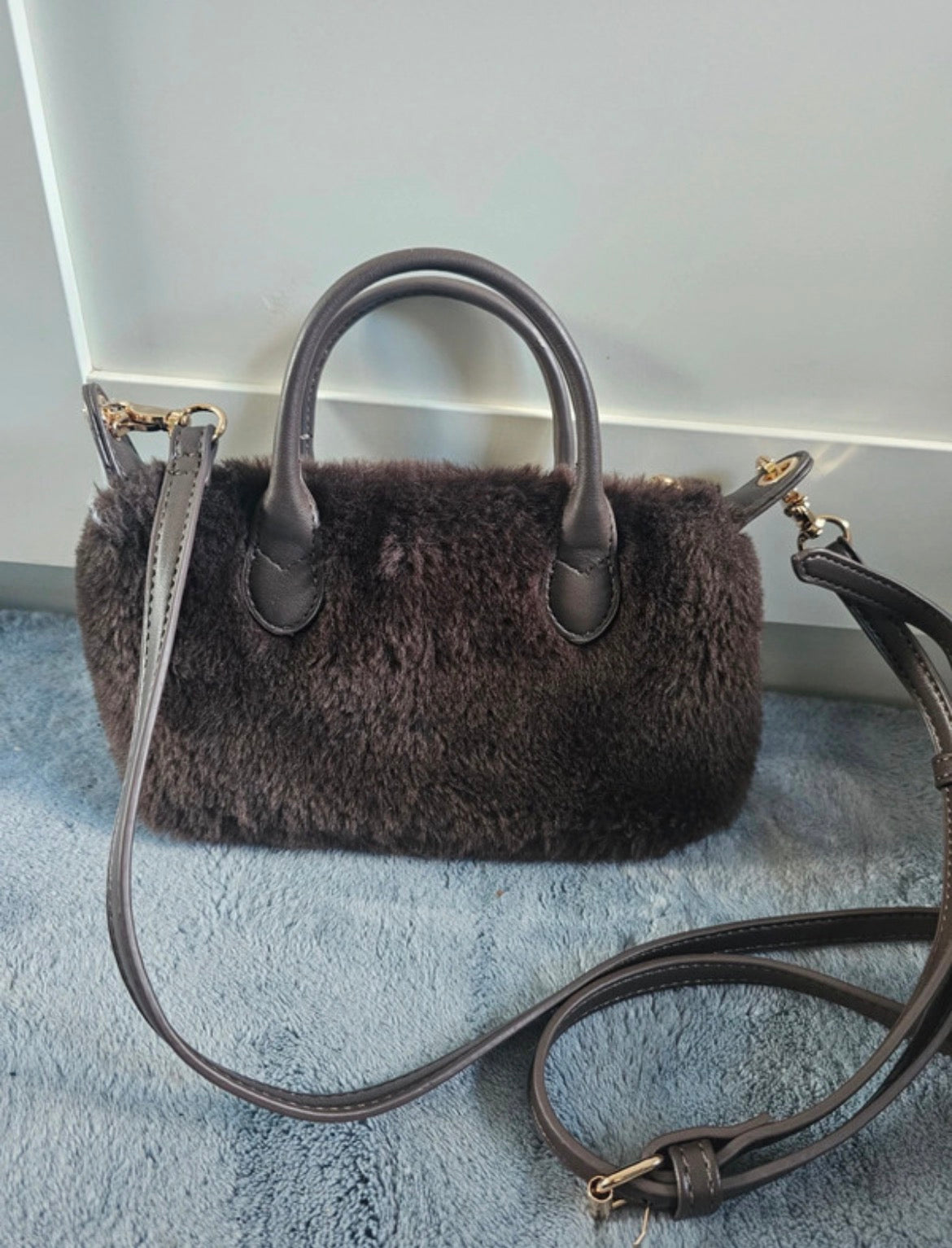 Dune Faux Fur Mini Crossbody чанта