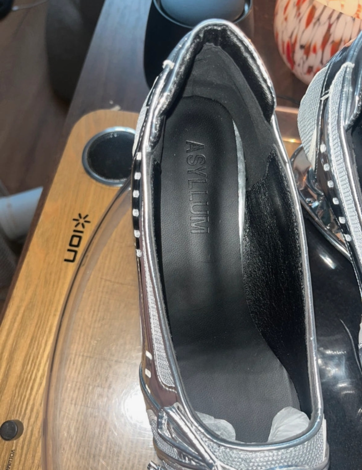 Asylum sneaker heels в футуристичен silver chrome