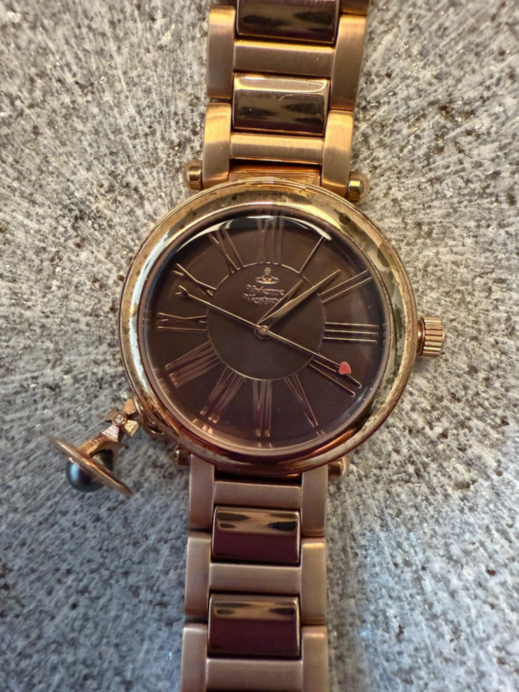 Vivienne Westwood Mother Orb часовник в rose-gold нюанс