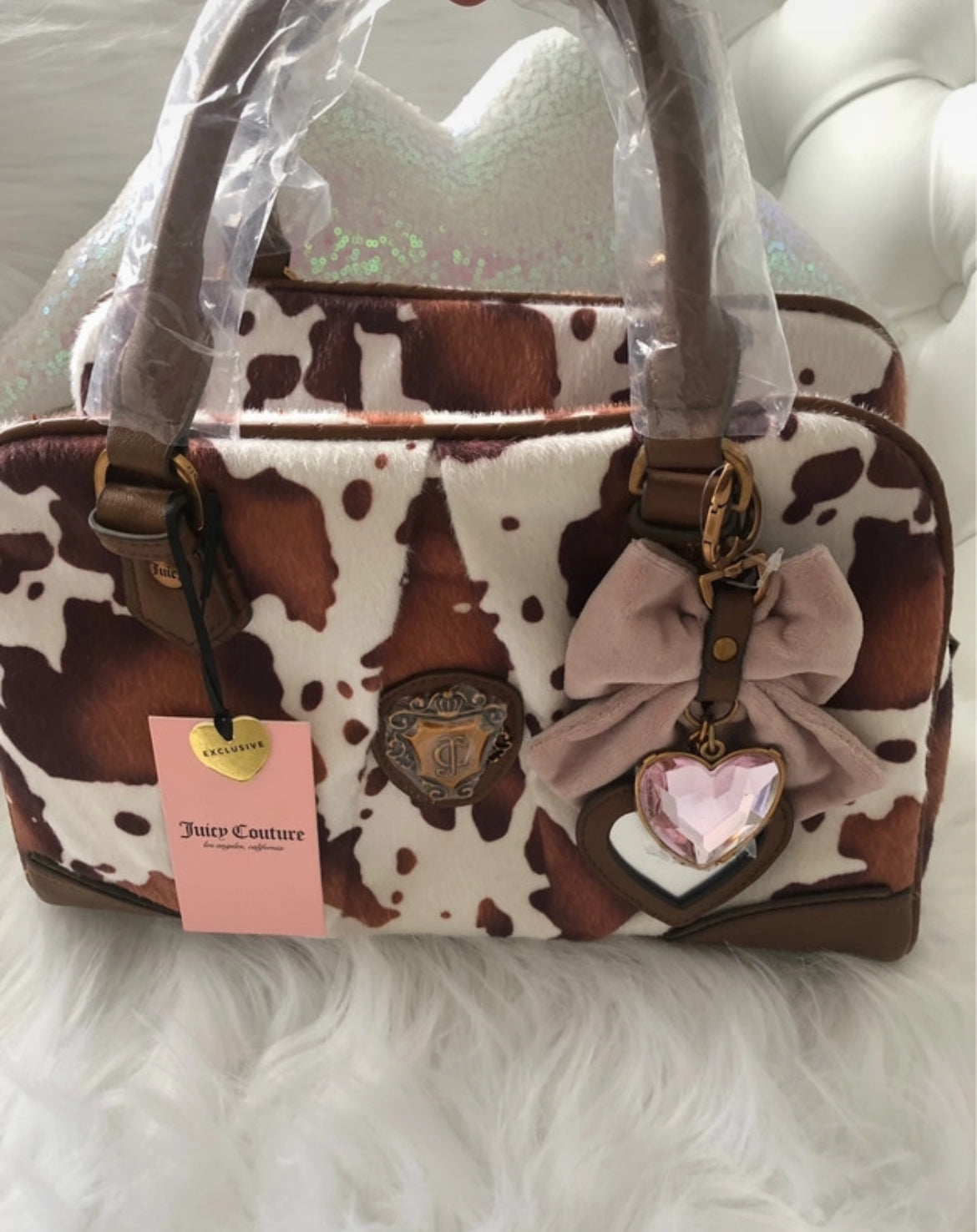 Чанта Juicy Couture Romance Cow Satchel с ефектен косъм с принт тип cow print