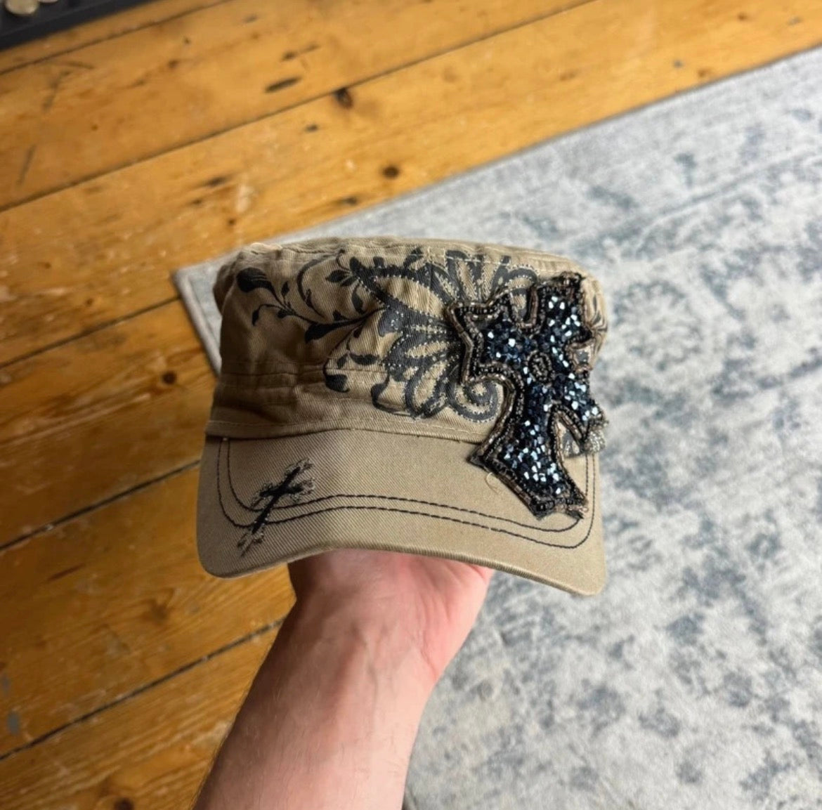 Y2K Khaki Floral Cross Cadet шапка с козирка