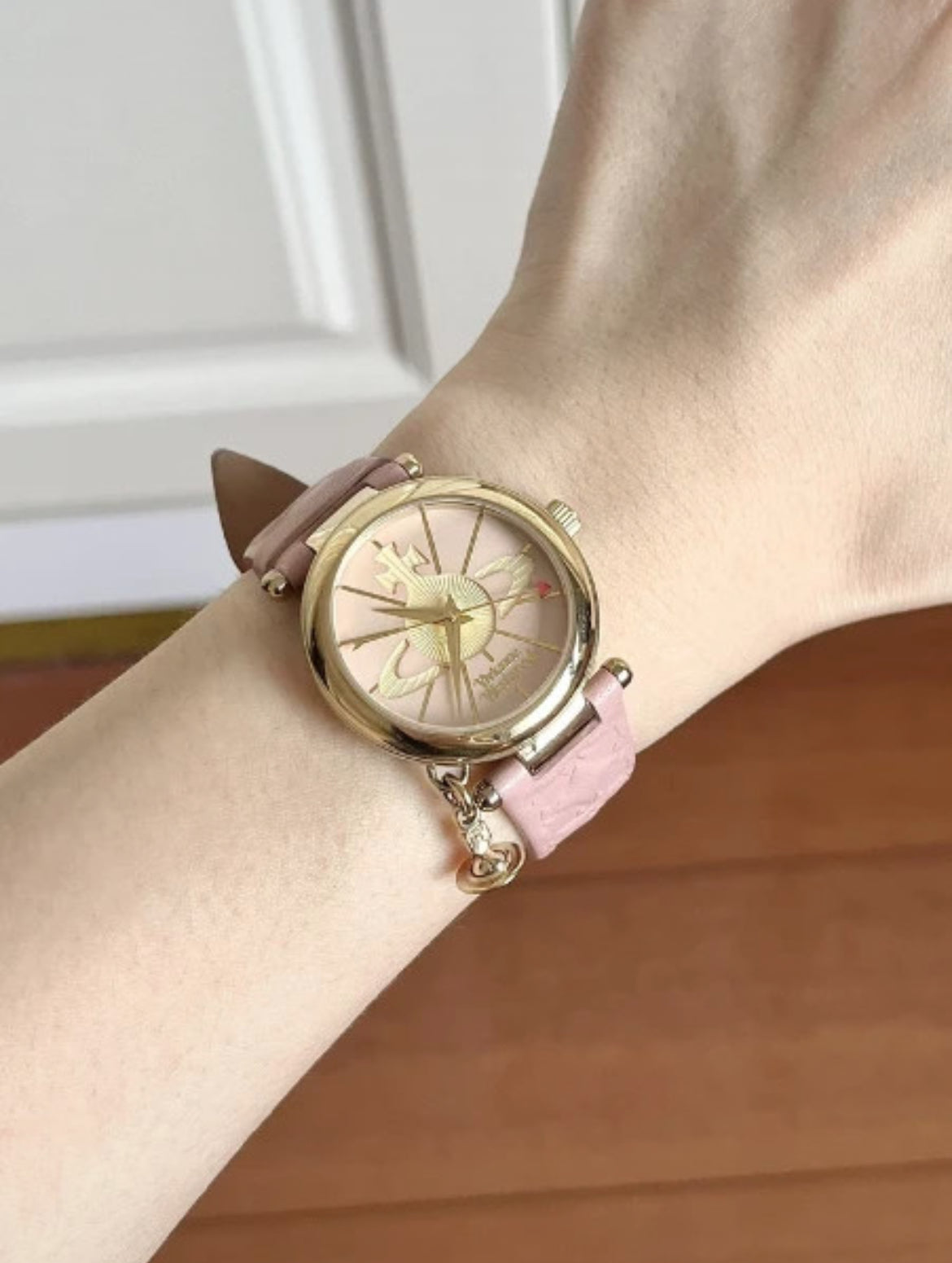 Vivienne Westwood Pink Orb Charm часовник