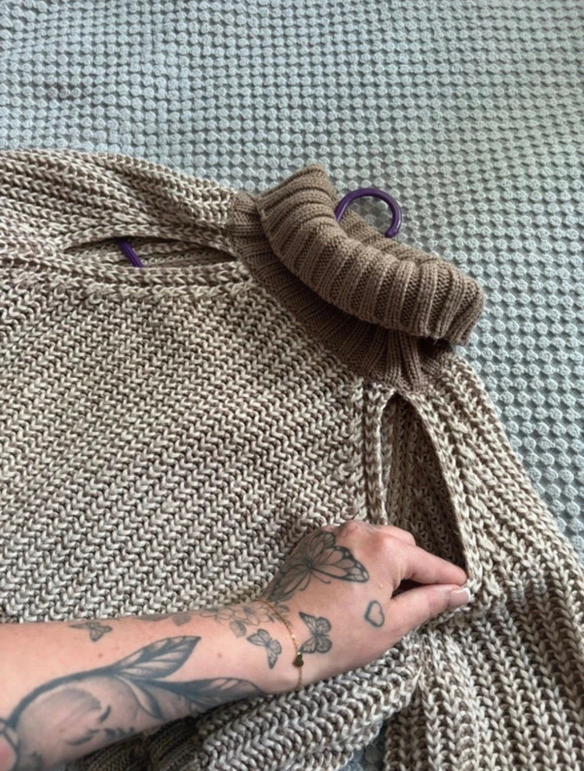 PrettyLittleThing Chunky Knit Cut-Out пуловер