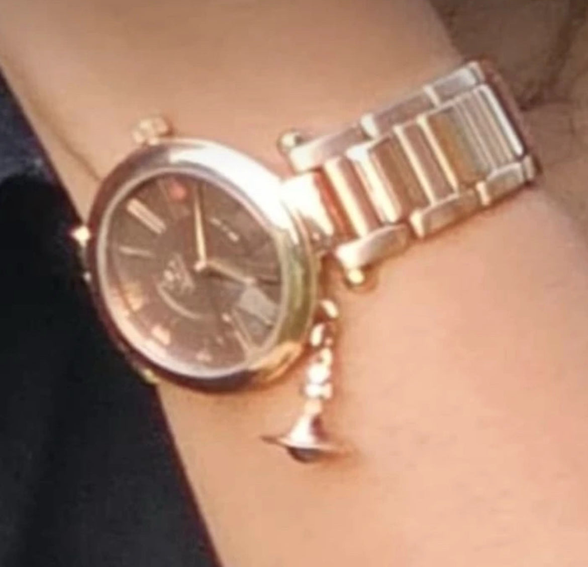 Vivienne Westwood Mother Orb часовник в rose-gold нюанс