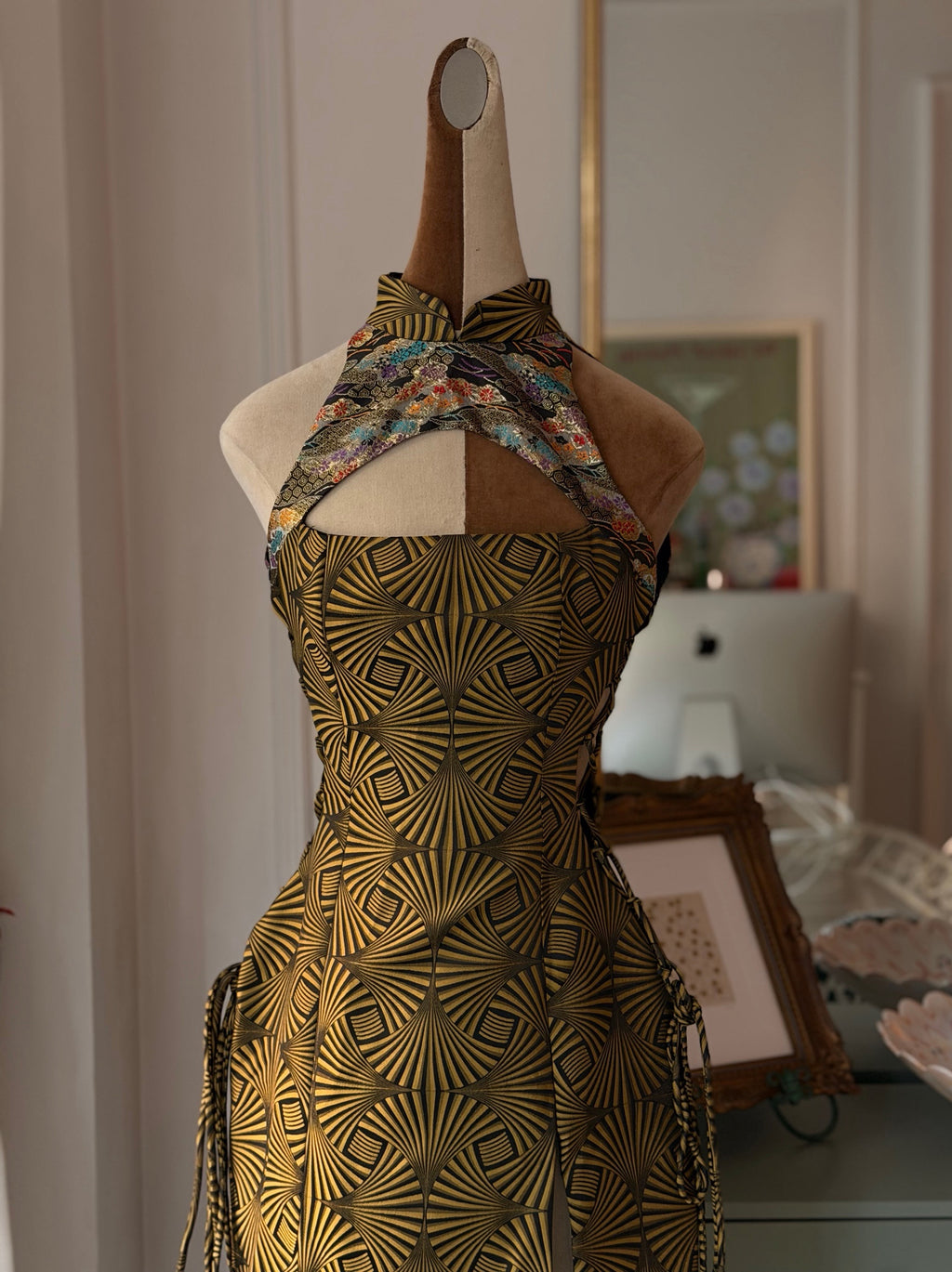 Дизайнерска мини рокля Kim Shui – Halter Brocade рокля