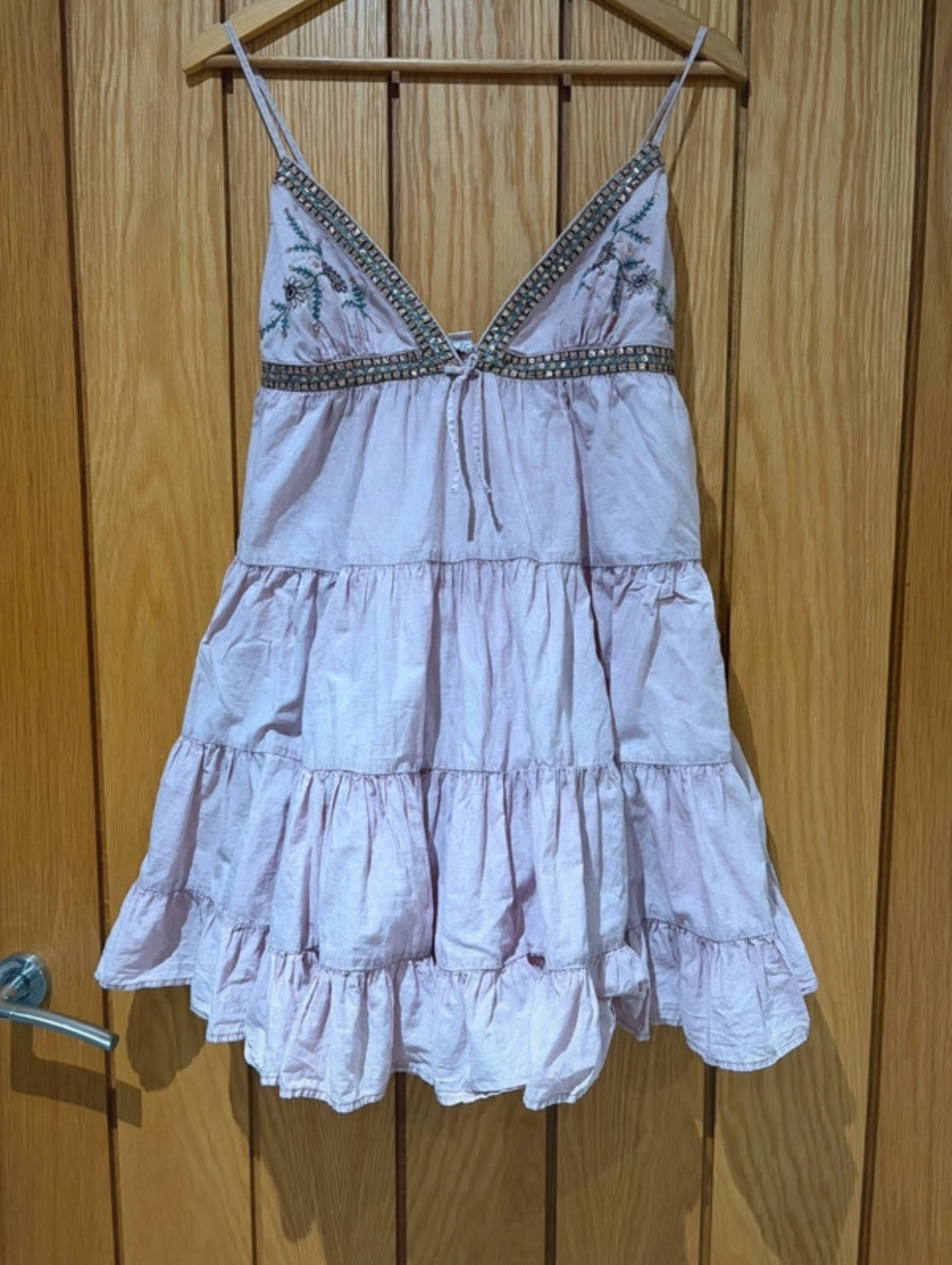 Kimchi Blue Maddie embroidered babydoll мини рокля