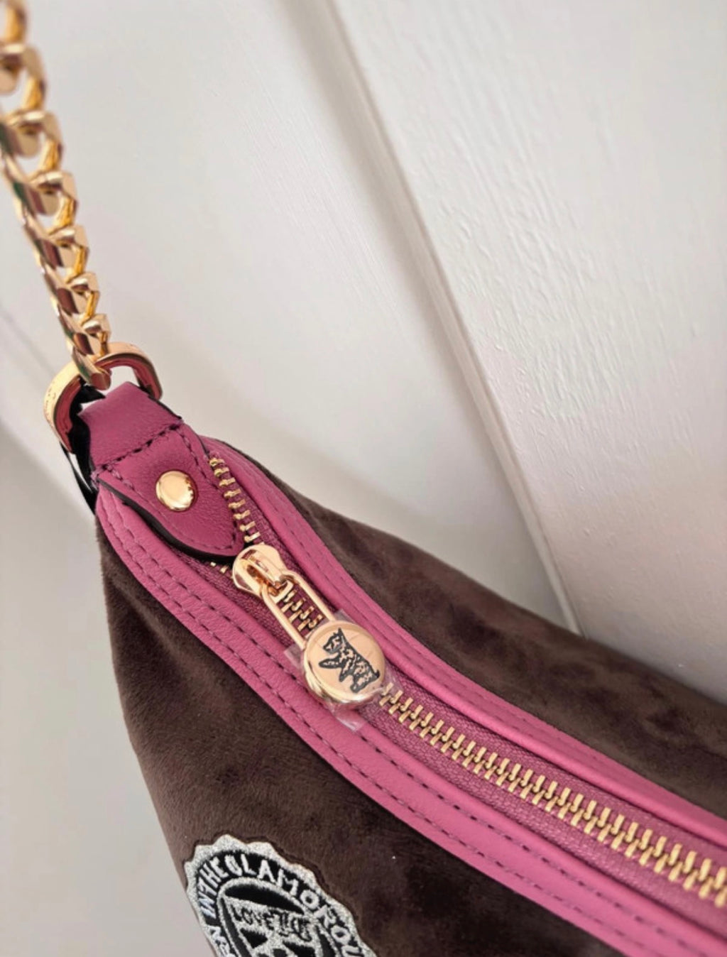Juicy Couture Varsity велурена чанта