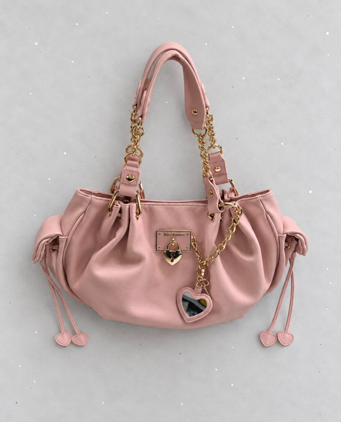 Juicy Couture Y2K розова чанта със златисти сърца и висулка