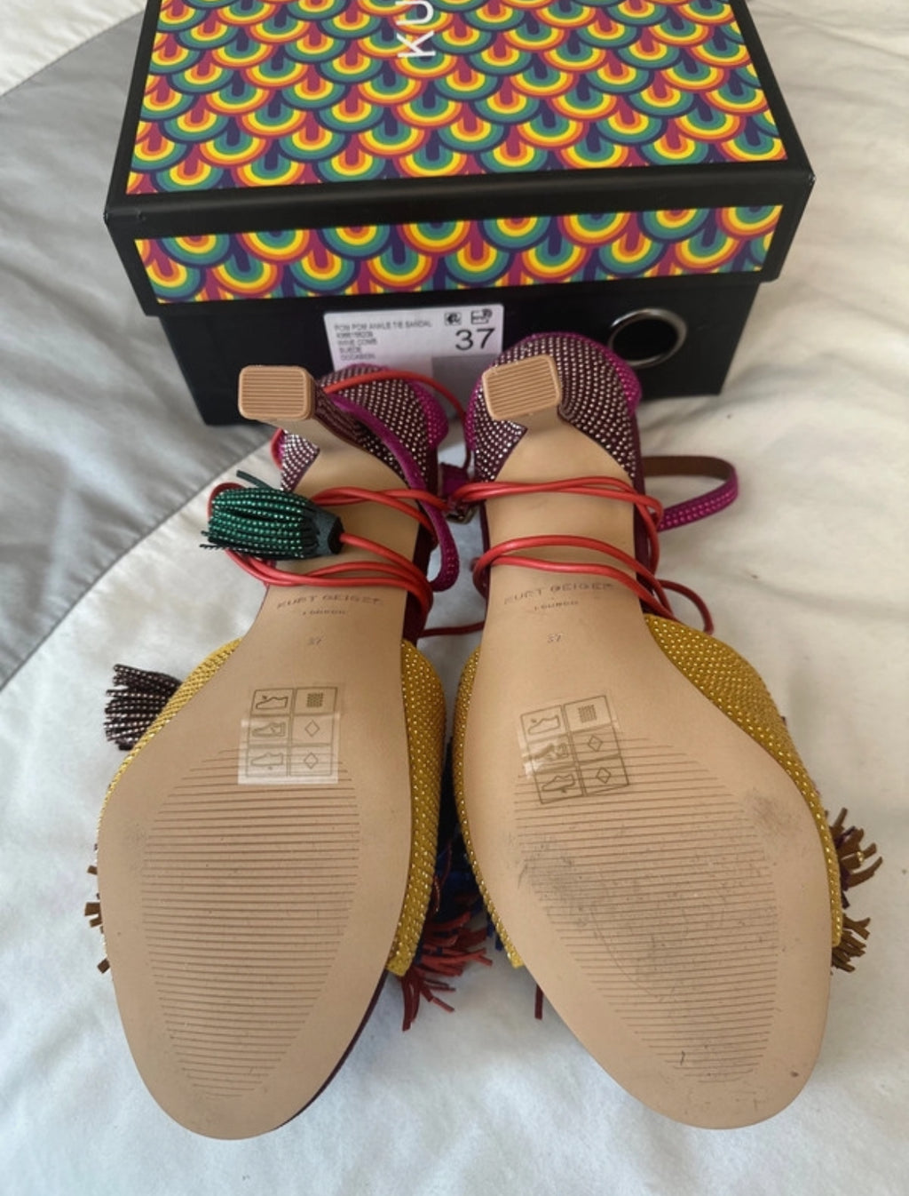 Сандали с ток Kurt Geiger Pom Pom Ankle Tie от естествен велур