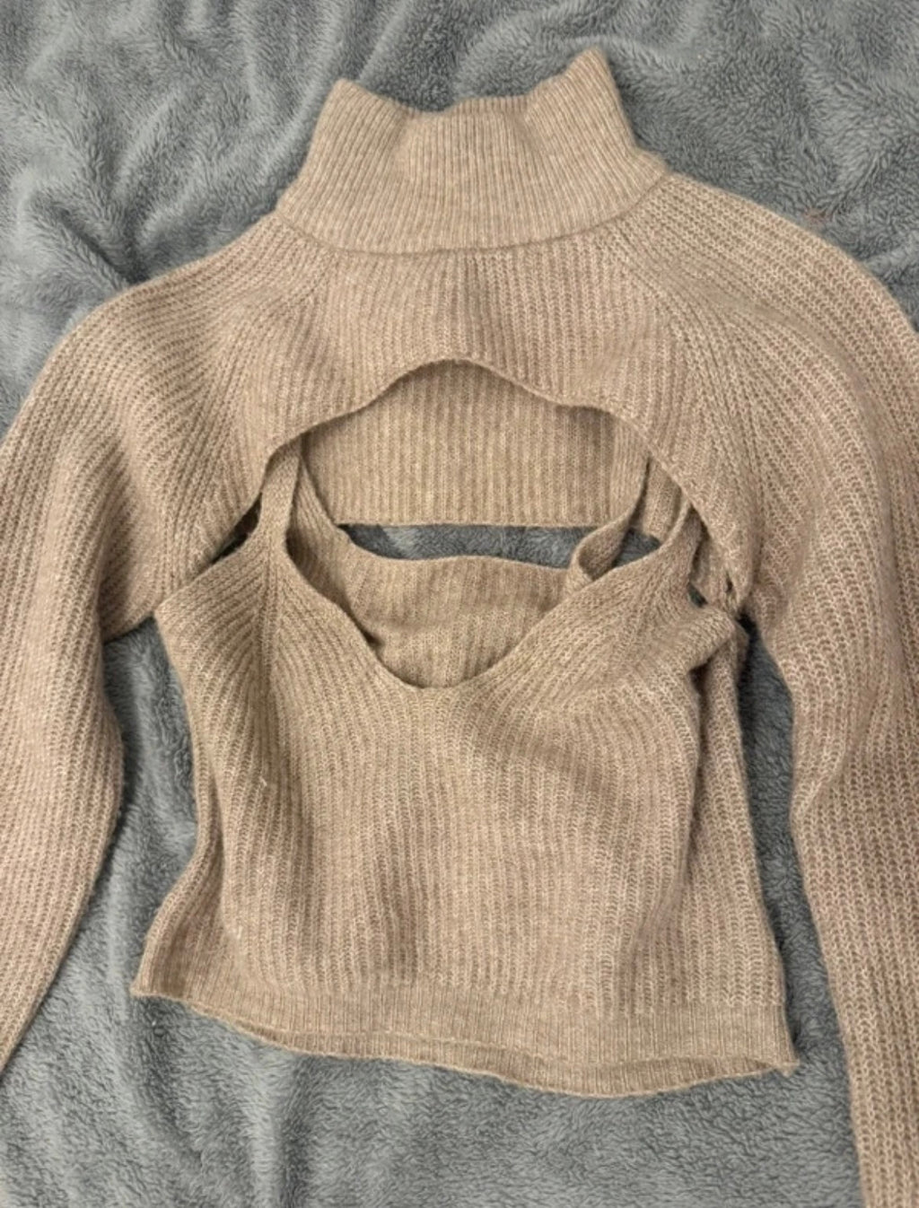 Бежов плетен комплект Urban Outfitters с cut-out дизайн